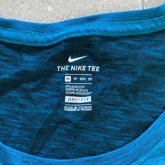 Nike Dri-Fit Workout Tee EUC - Picture 2 of 3